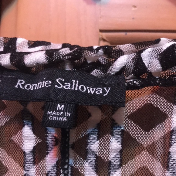 Black and White Geometric Patterned Top - Picture 3 of 4